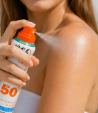اسپری ضد افتاب ویتابلا SPF50 و 150 میل بدون ایجاد چربی و سنگینی روی پوست